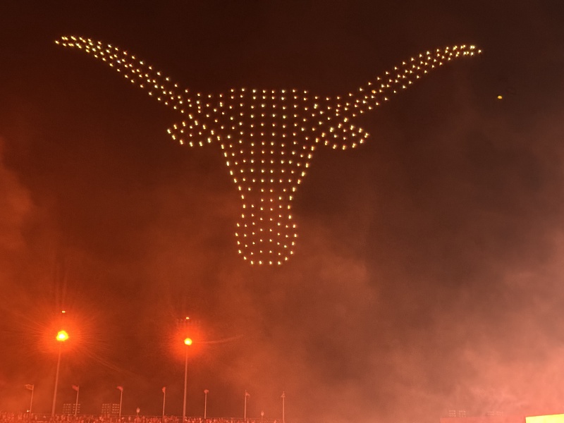 2025/09(September)/UT-Football/800x600_2025-09-20-UT-Football-22-drone-show.JPG