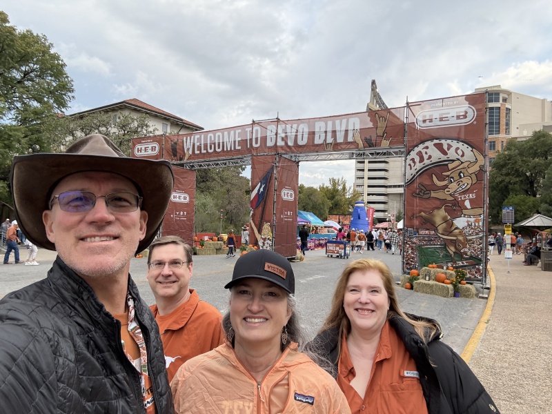 2025/09(September)/UT-Football/800x600_2025-11-01-UT-Football-23-Travis-SteveSanderson-Suzi-Shelly.JPG