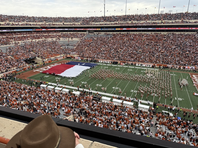 2025/09(September)/UT-Football/800x600_2025-11-01-UT-Football-29.JPG