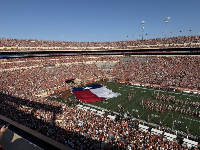 2025/09(September)/UT-Football/800x600_2025-11-22-UT-Football-36.JPG