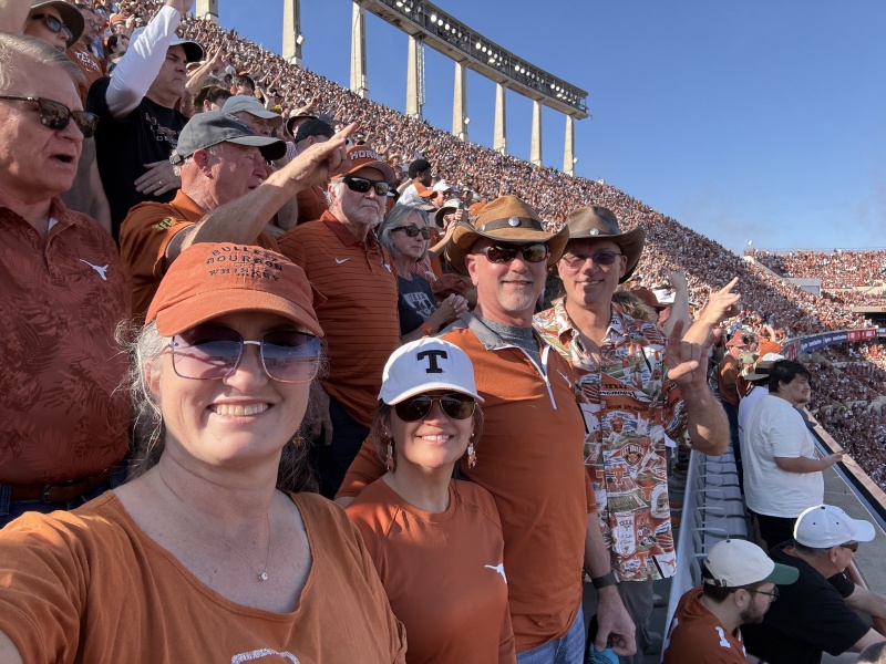 2025/09(September)/UT-Football/800x600_2025-11-22-UT-Football-38-Suzi-Graciela-Mike-Travis.JPG