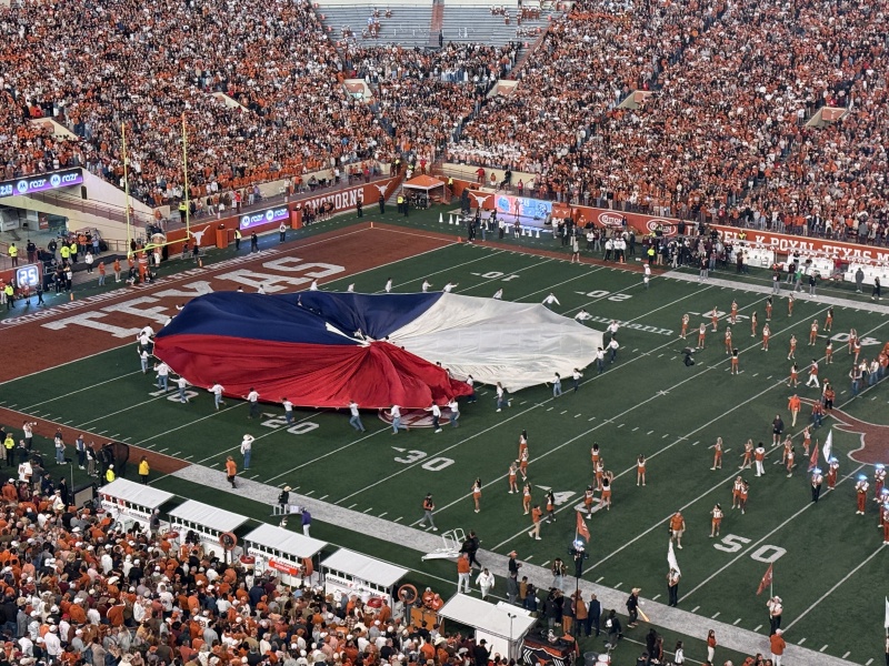 2025/09(September)/UT-Football/800x600_2025-11-28-UT-Football-51.JPG