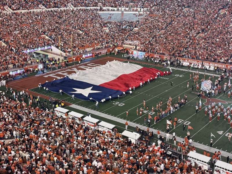 2025/09(September)/UT-Football/800x600_2025-11-28-UT-Football-52.JPG
