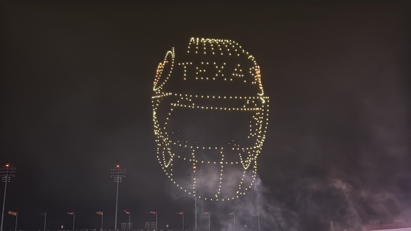 2025-11-28-UT-Football-61-Drone-show.JPG