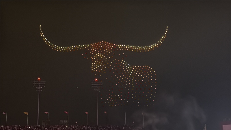 2025-11-28-UT-Football-68-Drone-show.JPG