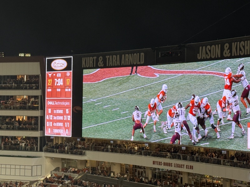 2025/09(September)/UT-Football/800x600_2025-11-28-UT-Football-74-Aggies-losing.JPG