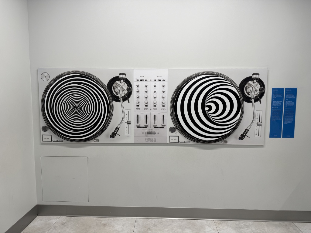 2025-10-28-Vistra-Chicago-62-Museum-of-Illusions.JPG