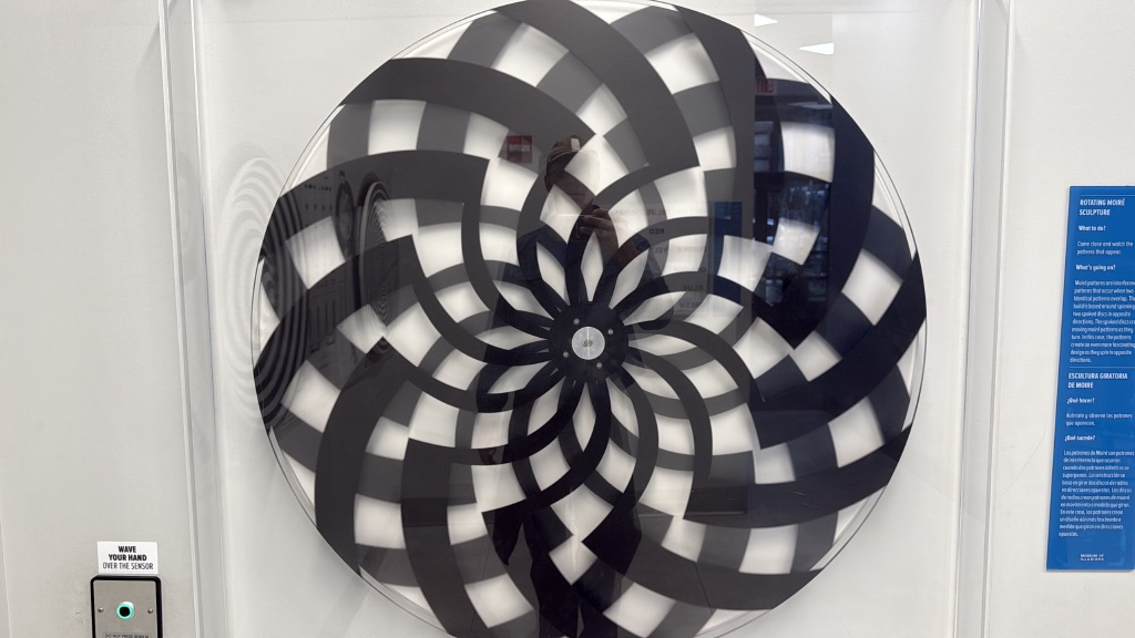 2025-10-28-Vistra-Chicago-63-Museum-of-Illusions.JPG