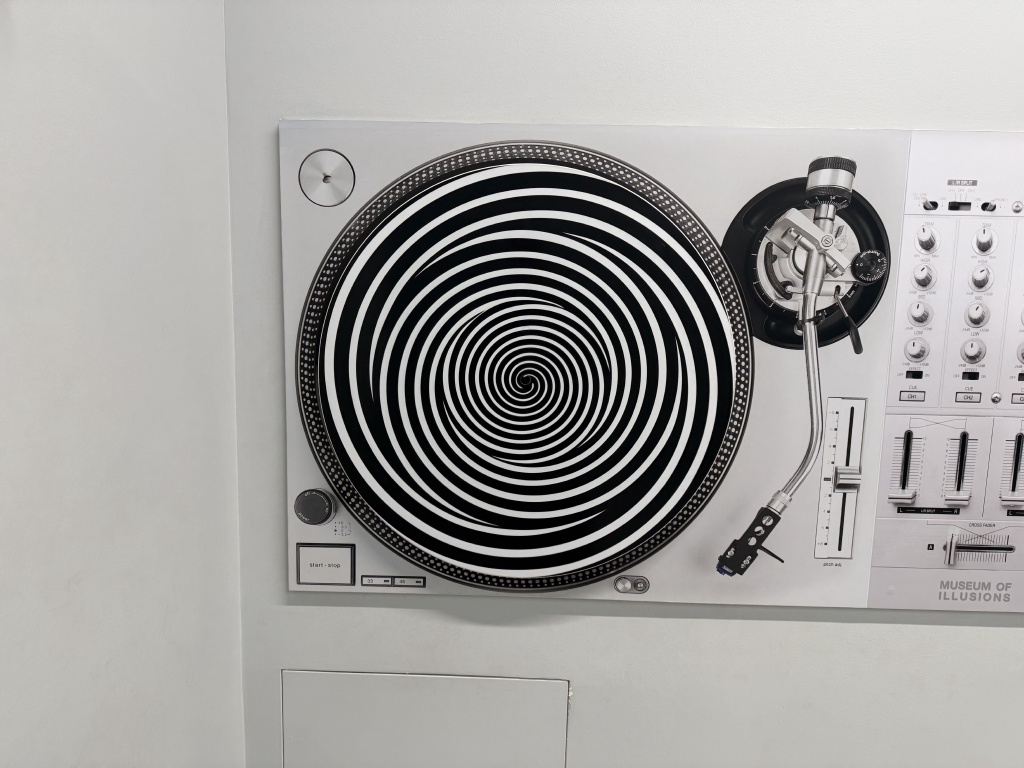 2025-10-28-Vistra-Chicago-66-Museum-of-Illusions.JPG