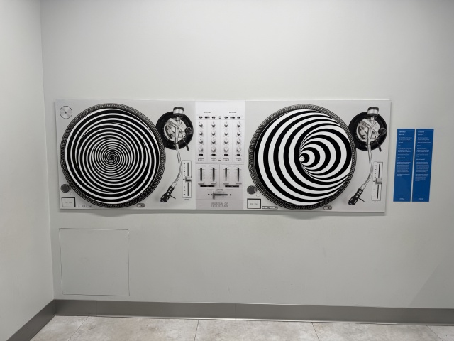 2025-10-28-Vistra-Chicago-62-Museum-of-Illusions.JPG