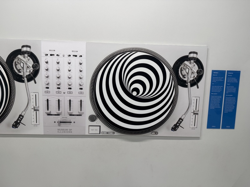 2025-10-28-Vistra-Chicago-65-Museum-of-Illusions.JPG