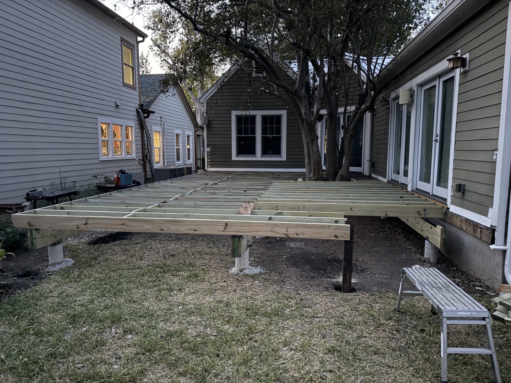 2025-11-18-Ben-Kavita-Deck-Build-18.JPG