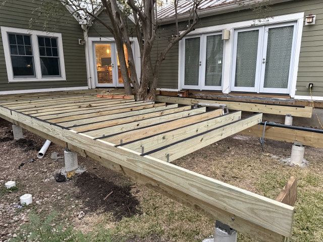 2025-11-17-Ben-Kavita-Deck-Build-16.JPG