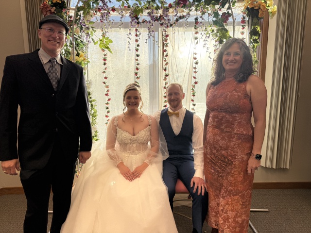 2025/11(November)/McKenzie-Ben-Wedding/640x480_2025-11-08-McKenzie-BenBeatty-Wedding-074-Travis-Suzi-GOOD.JPG