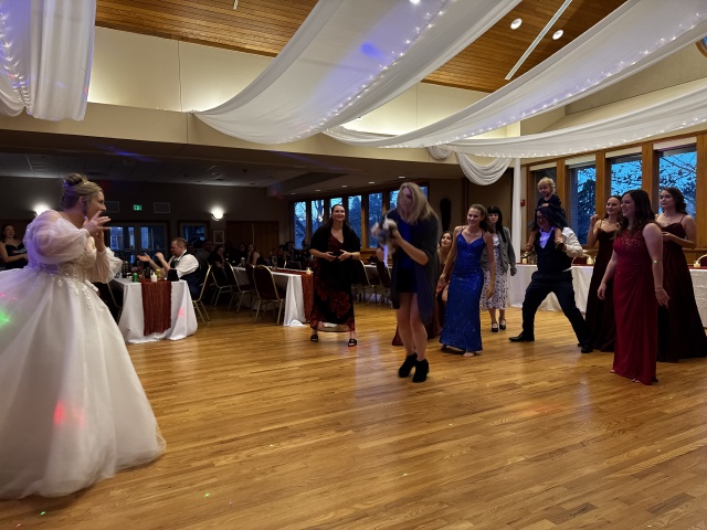 2025/11(November)/McKenzie-Ben-Wedding/640x480_2025-11-08-McKenzie-BenBeatty-Wedding-097-boquet-toss-Zeta.JPG