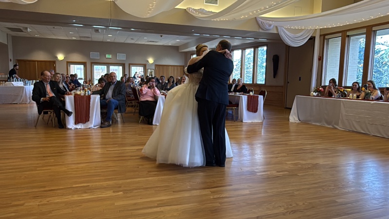 2025/11(November)/McKenzie-Ben-Wedding/800x600_2025-11-08-McKenzie-BenBeatty-Wedding-029-Father-Daughter-Dance.JPG