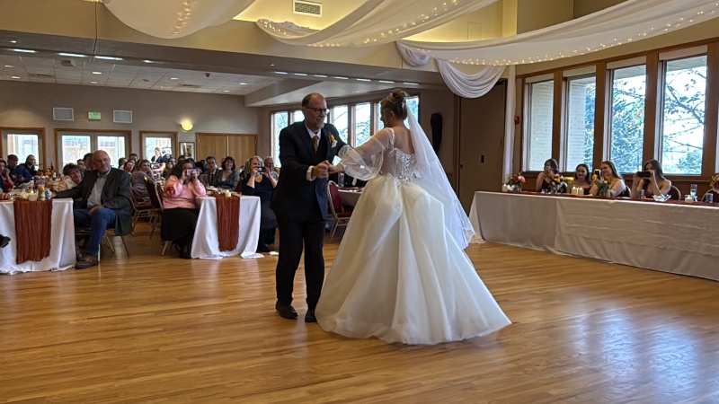 2025/11(November)/McKenzie-Ben-Wedding/800x600_2025-11-08-McKenzie-BenBeatty-Wedding-035-Father-Daughter-Dance.JPG