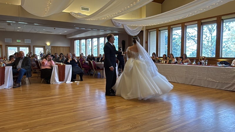 2025/11(November)/McKenzie-Ben-Wedding/800x600_2025-11-08-McKenzie-BenBeatty-Wedding-043-Father-Daughter-Dance.JPG