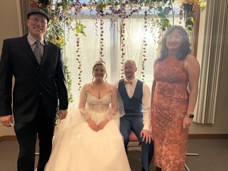 2025/11(November)/McKenzie-Ben-Wedding/800x600_2025-11-08-McKenzie-BenBeatty-Wedding-073-Travis-Suzi.JPG