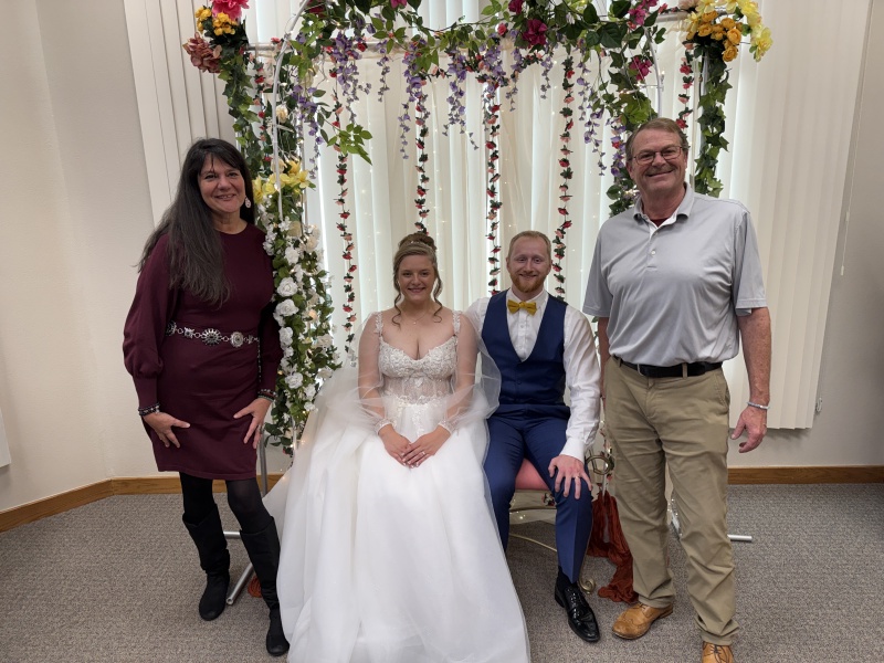 2025/11(November)/McKenzie-Ben-Wedding/800x600_2025-11-08-McKenzie-BenBeatty-Wedding-082-Kiffin-Doug.JPG
