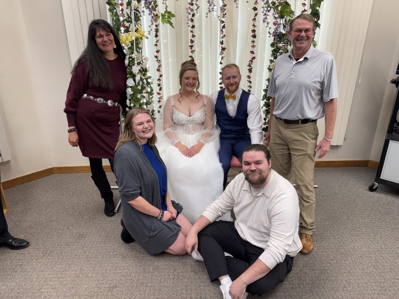 2025/11(November)/McKenzie-Ben-Wedding/800x600_2025-11-08-McKenzie-BenBeatty-Wedding-083-Kiffin-Zeta-Zen-Doug.JPG