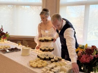 2025-11-08-McKenzie-BenBeatty-Wedding-061-cake.JPG