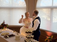 2025-11-08-McKenzie-BenBeatty-Wedding-066-cake.JPG
