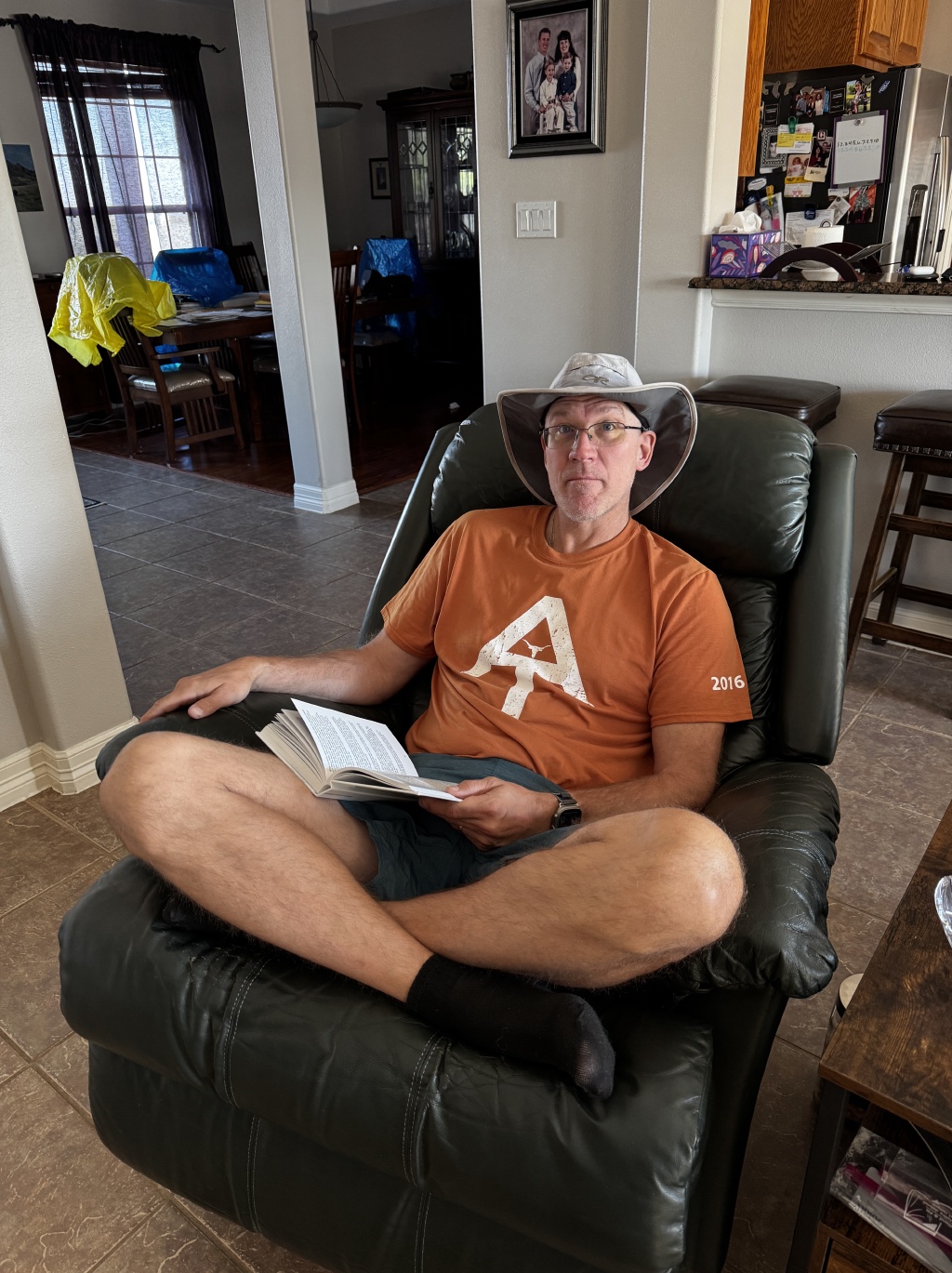 2025/11(November)/Misc/1024x768_2025-11-02-Travis-reading-Jims-LifeInABook.JPG