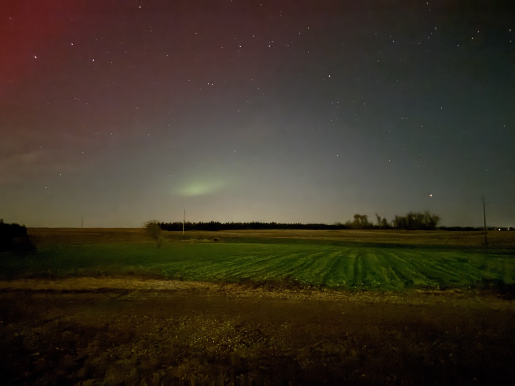 2025/11(November)/SD-Pheasant-Hunting/1024x768_2025-11-11-SD-Pheasant-Hunting-18-Aurora-Borealis.JPG