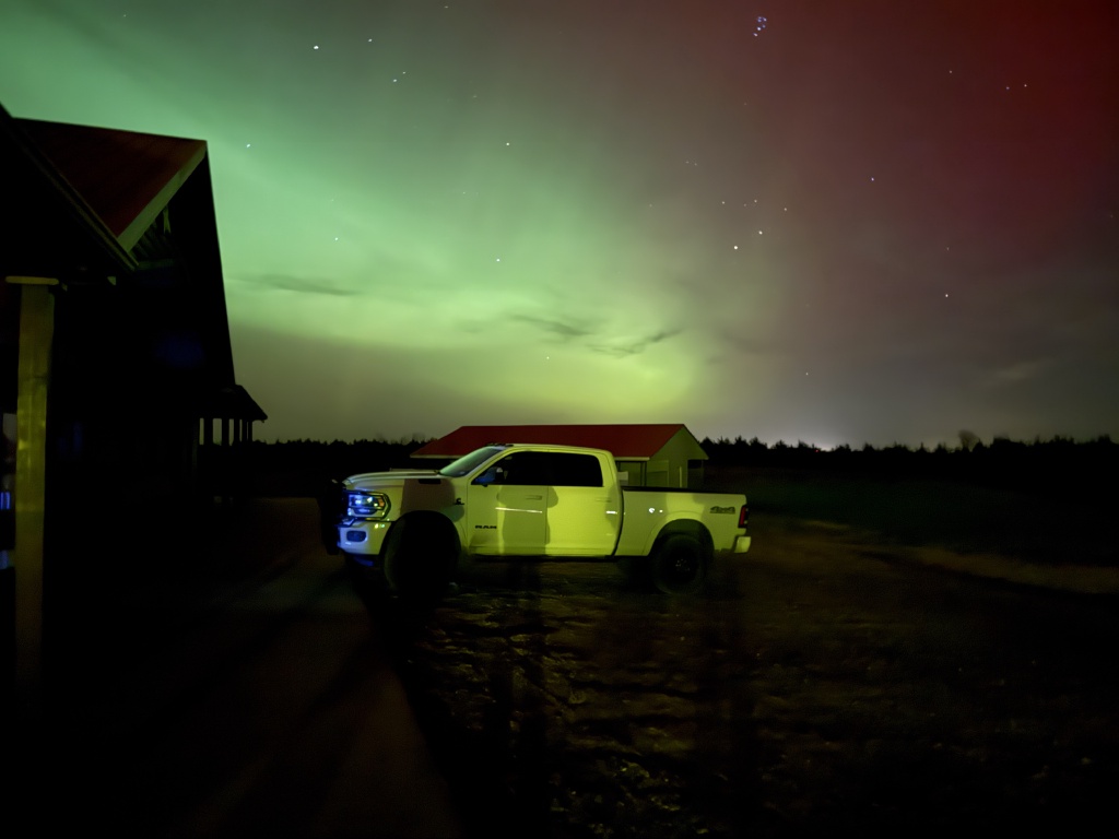 2025/11(November)/SD-Pheasant-Hunting/1024x768_2025-11-11-SD-Pheasant-Hunting-19-Aurora-Borealis.JPG