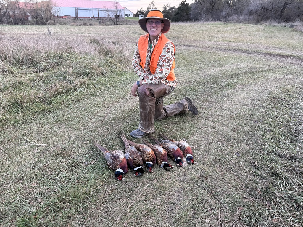 2025/11(November)/SD-Pheasant-Hunting/1024x768_2025-11-12-SD-Pheasant-Hunting-32-Travis.JPG