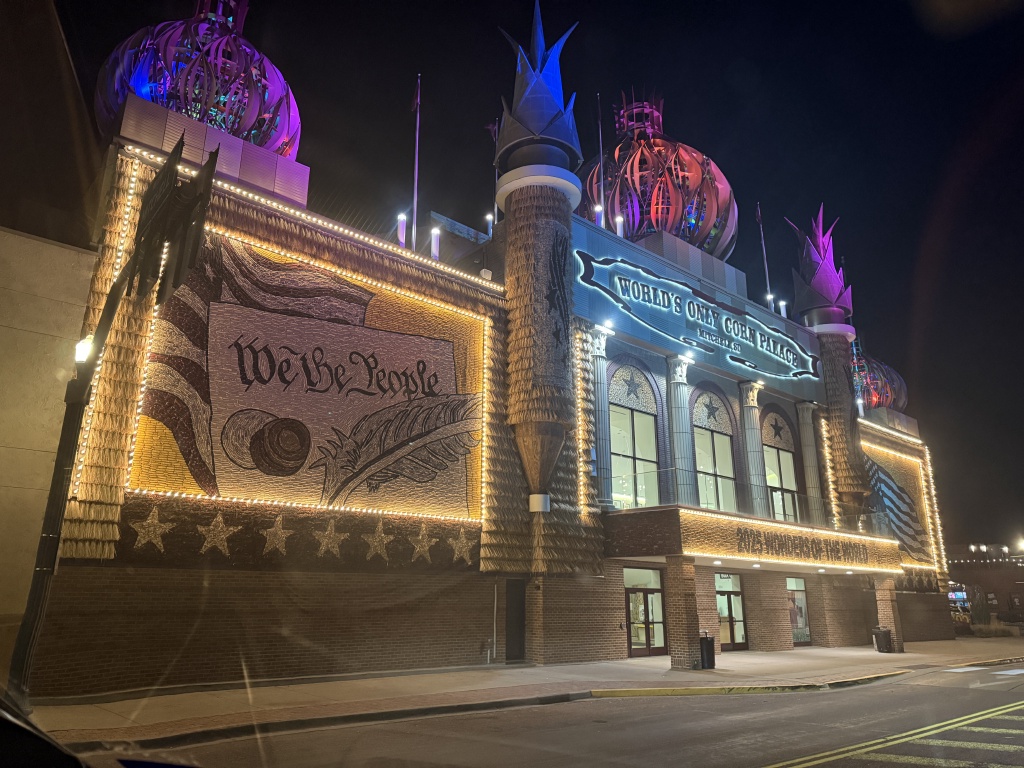 2025/11(November)/SD-Pheasant-Hunting/1024x768_2025-11-12-SD-Pheasant-Hunting-37-Corn-Palace.JPG