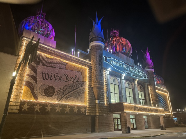 2025/11(November)/SD-Pheasant-Hunting/640x480_2025-11-12-SD-Pheasant-Hunting-38-Corn-Palace.JPG