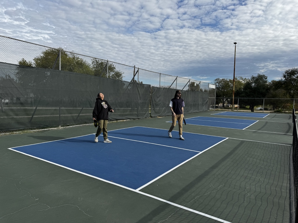 2025-11-28-Thanksgiving-15-Pickleball-Bianca-Dax.JPG