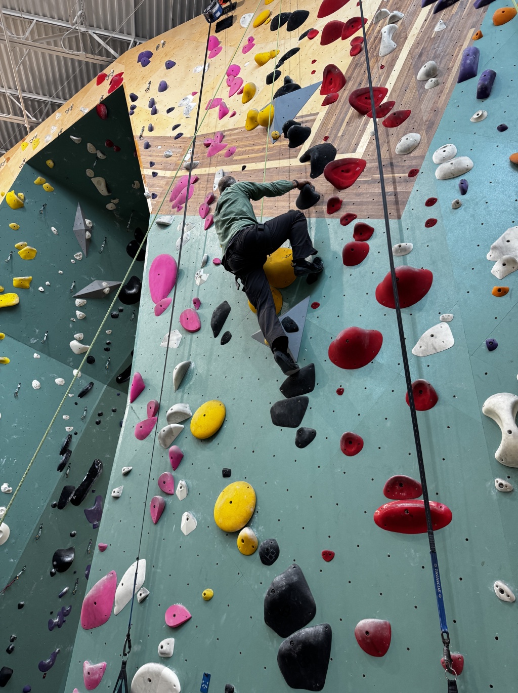 2025/11(November)/Thanksgiving/1024x768_2025-12-01-Indoor-Climbing-58-Travis.JPG