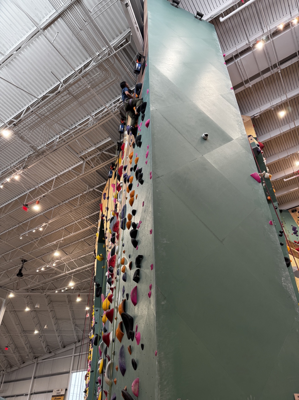 2025/11(November)/Thanksgiving/1024x768_2025-12-01-Indoor-Climbing-62-Bianca.JPG