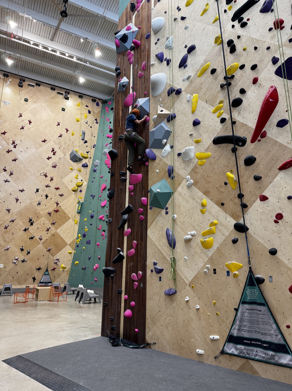 2025/11(November)/Thanksgiving/1024x768_2025-12-01-Indoor-Climbing-66-Chance.JPG