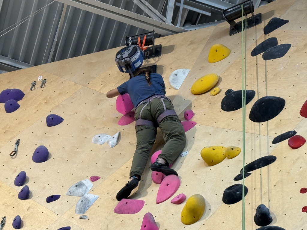2025-12-01-Thanksgiving-34-indoor-rock-climbing-Bianca.JPG