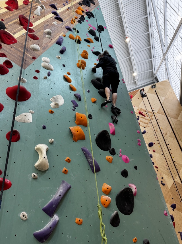 2025-12-01-Indoor-Climbing-52-Suzi.JPG