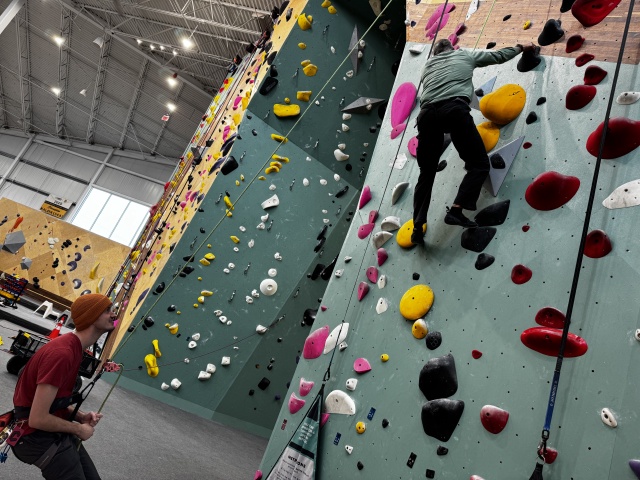 2025/11(November)/Thanksgiving/640x480_2025-12-01-Indoor-Climbing-59-Chance-Travis.JPG