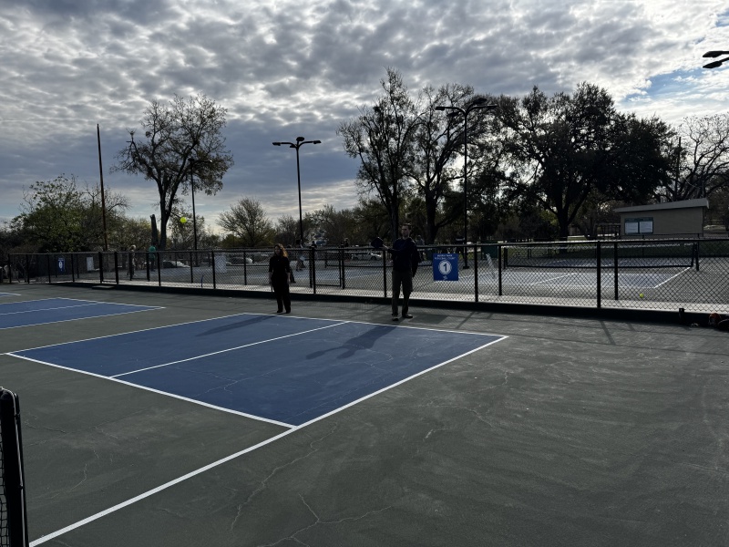 2025/11(November)/Thanksgiving/800x600_2025-11-28-Thanksgiving-17-Pickleball-Ayala-Chance.JPG