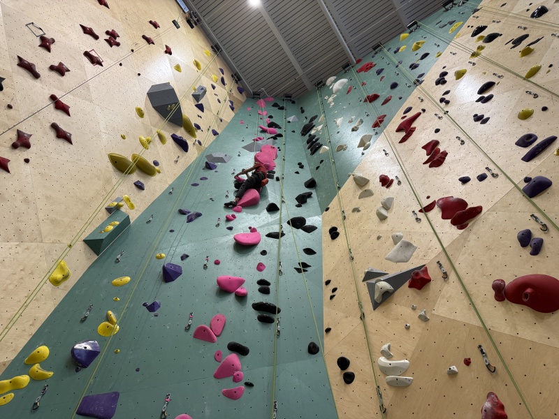 2025/11(November)/Thanksgiving/800x600_2025-12-01-Thanksgiving-37-indoor-rock-climbing-Chance.JPG