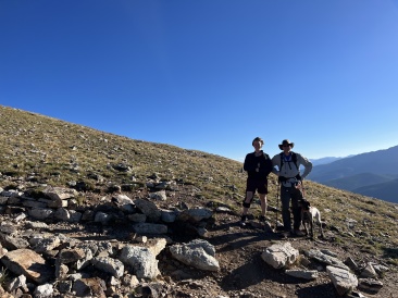 2023-08-19-Quandary-Peak-03-Travis-Blaze.JPG