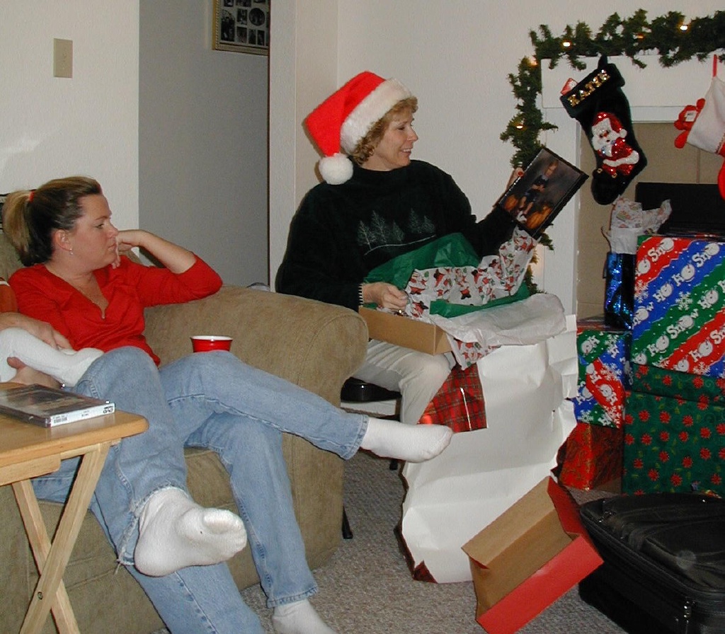 2000-12-21-Xmas-presents-1-Janeen-Katie.jpg