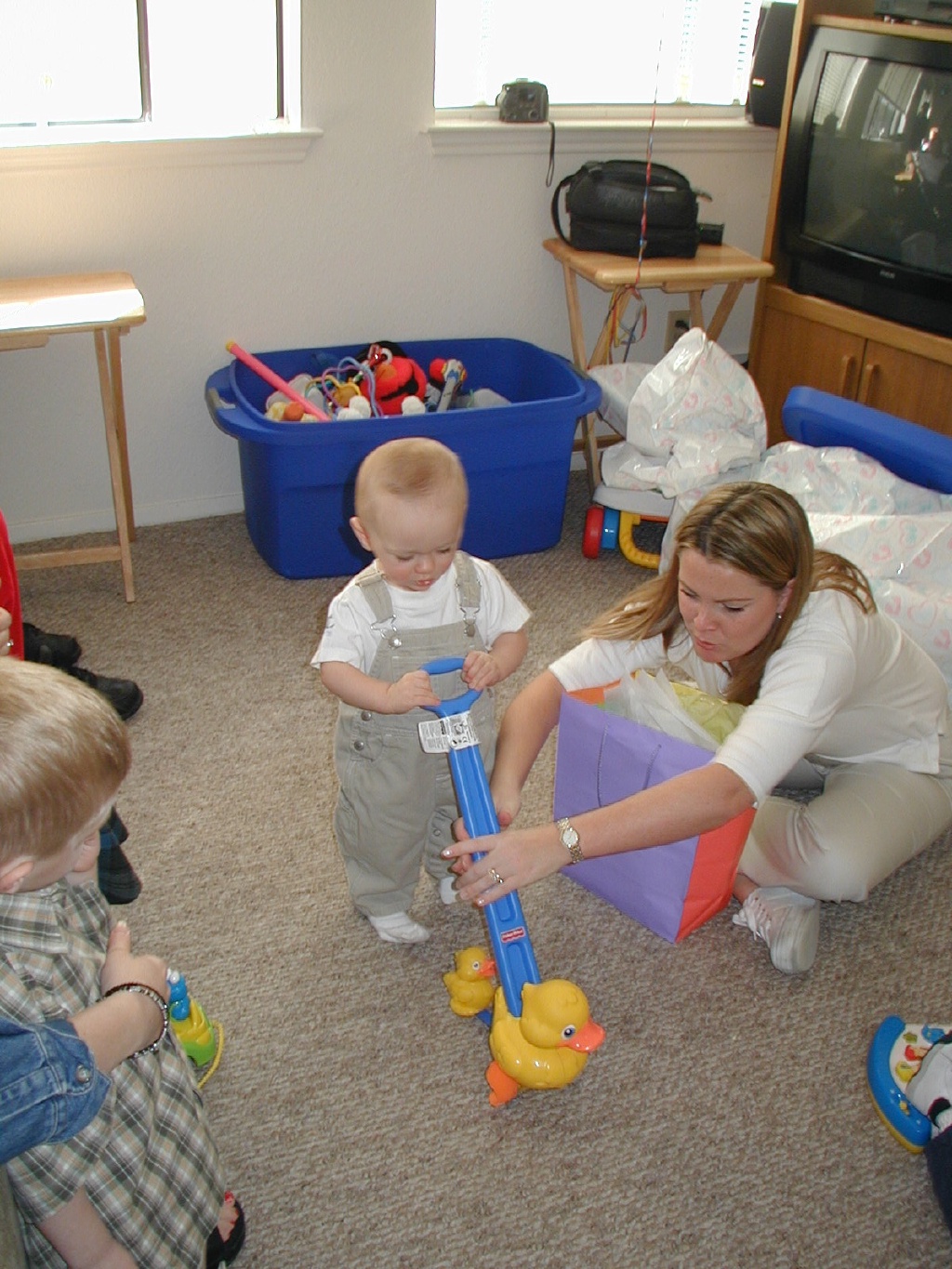 Best-of-Katie/1024x768_2001-03-04-Vale-1st-Bday-19-Vale-Katie-duck.jpg