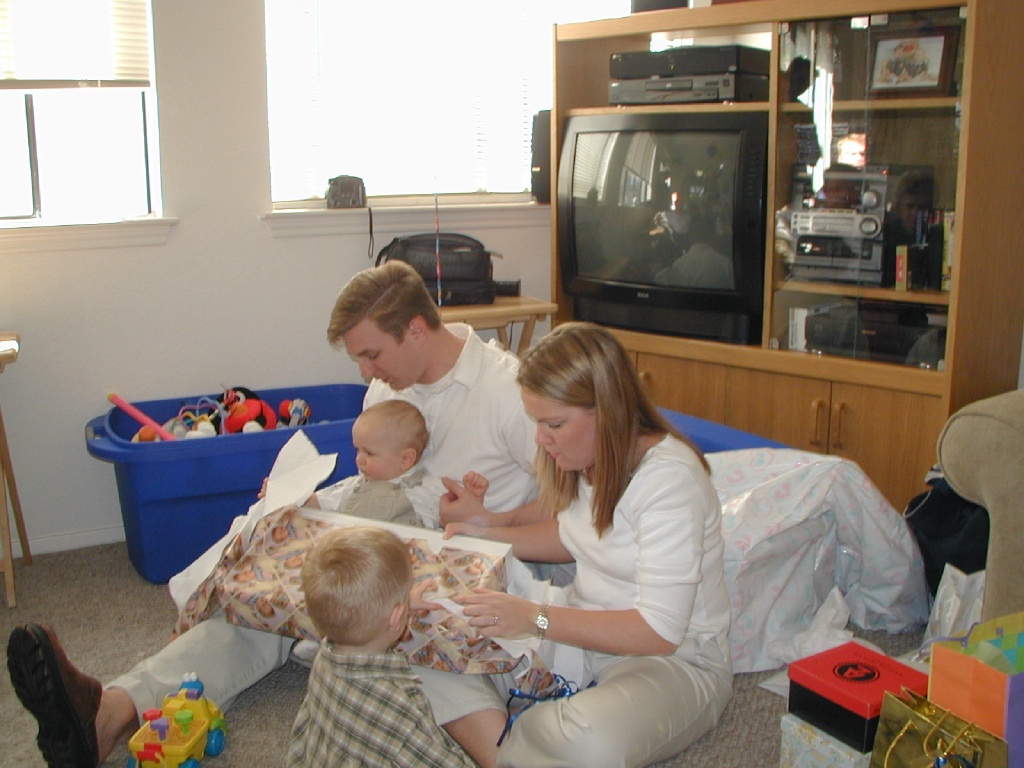 2001-03-04-Vale-1st-Bday-20-Vale-Katie-Justin-presents.jpg