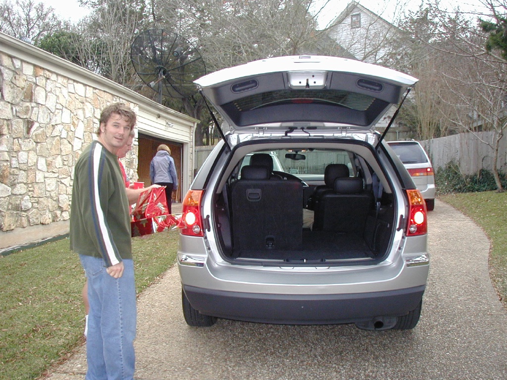 2004-12-24-Christmas-Eve-02-Justin-Katie-New-Car.JPG