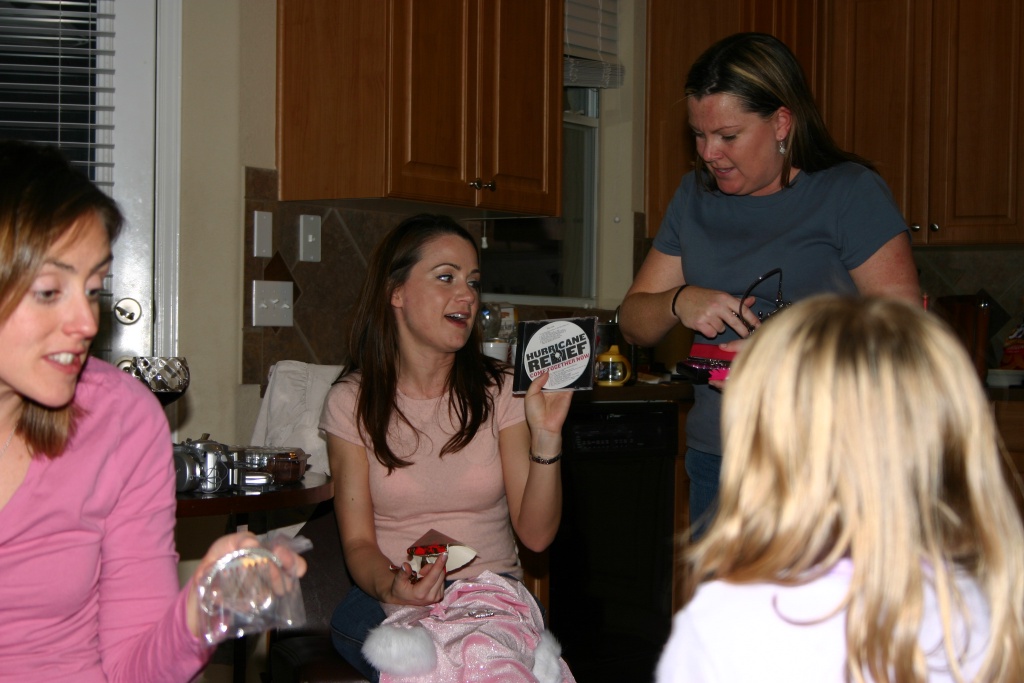 2005-12-24-Christmas-Eve-70-Shannon-Katie.JPG