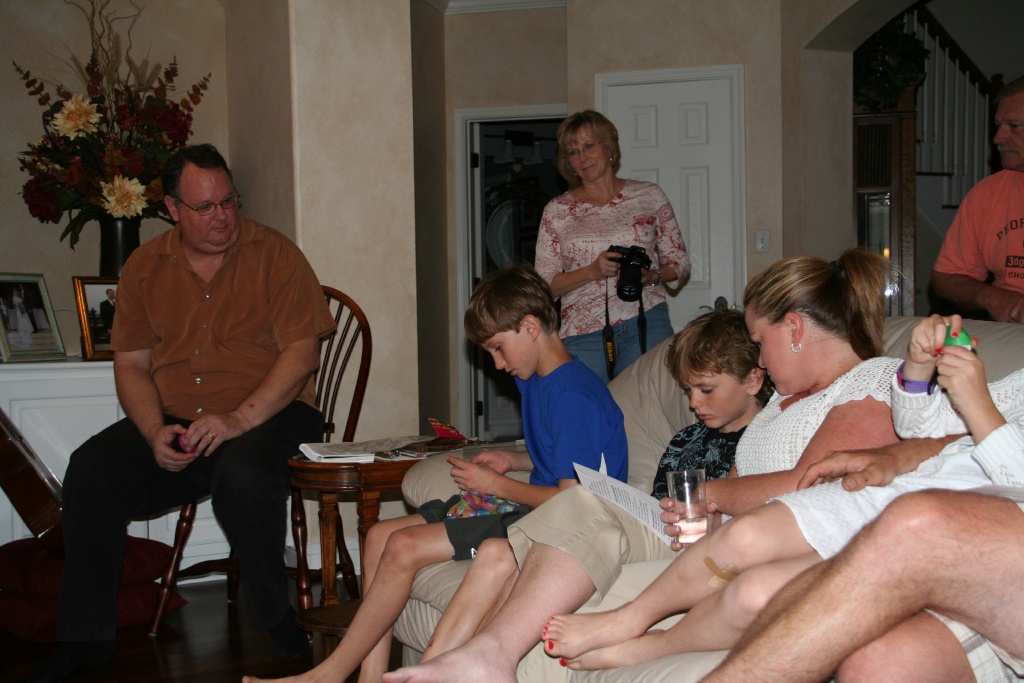 2009-04-12-Easter-15-Tom-Chance-Janeen-Vale-Katie.JPG