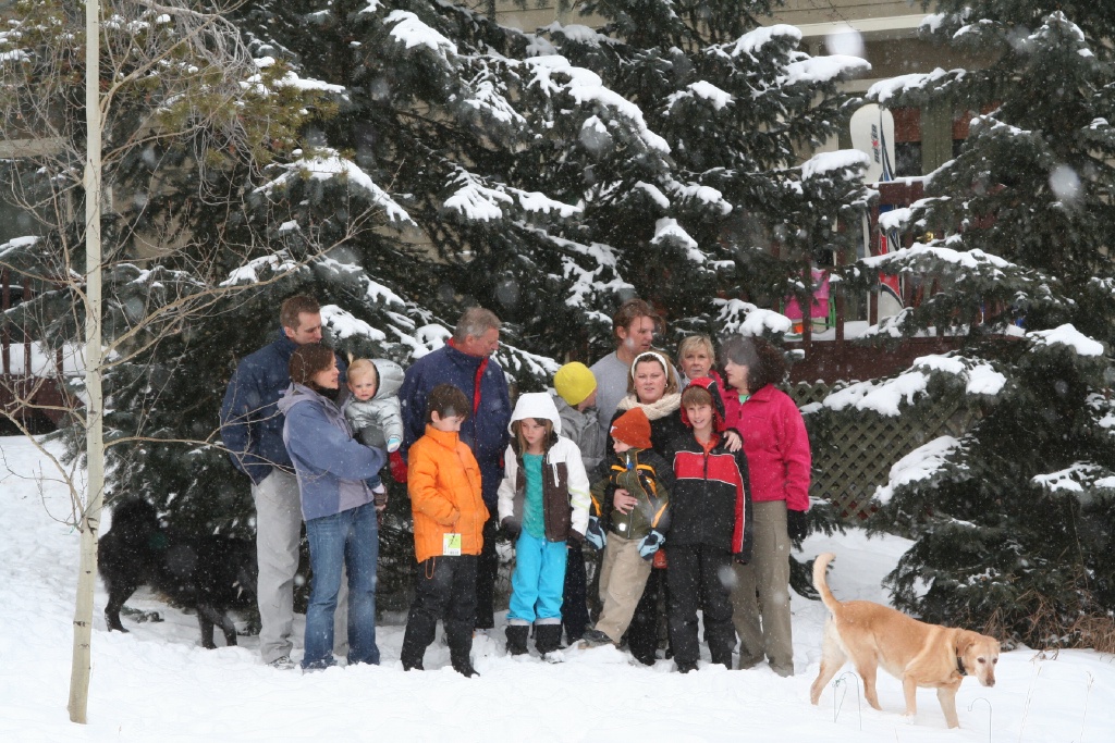Best-of-Katie/1024x768_2009-12-25-Christmas-Family-Photo-03-Josh-Heather-Sydney-Dax-Jim-Kyla-Vale-Justin-Katie-Ian-Janeen-Chance-Suzi.JPG